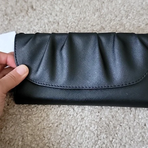 Kenneth Cole Reaction Black Wallet - Picture 3 of 6
